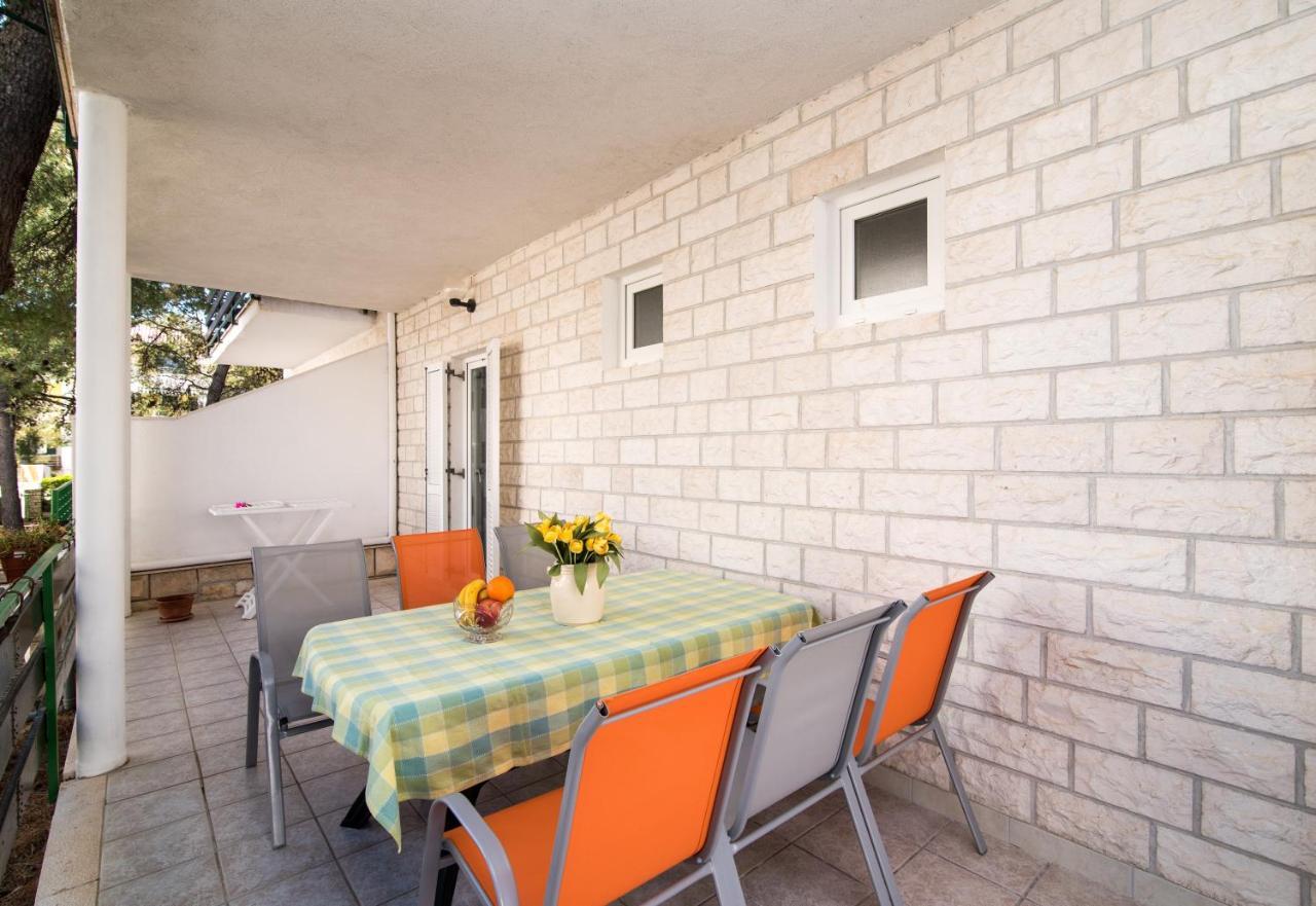 Apartments Pinija Supetar Exterior photo